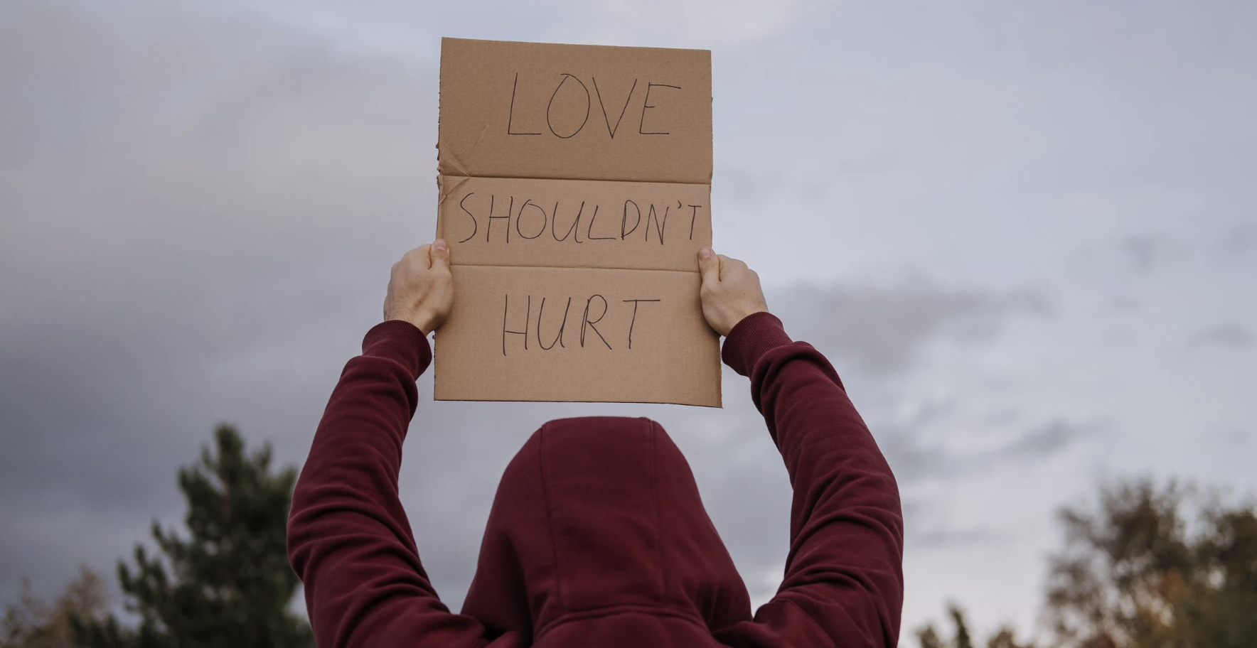 Read more about the article 錯誤的性別？從完美受害者與陽剛氣質的衝突，看性暴力男性倖存者的困境與污名